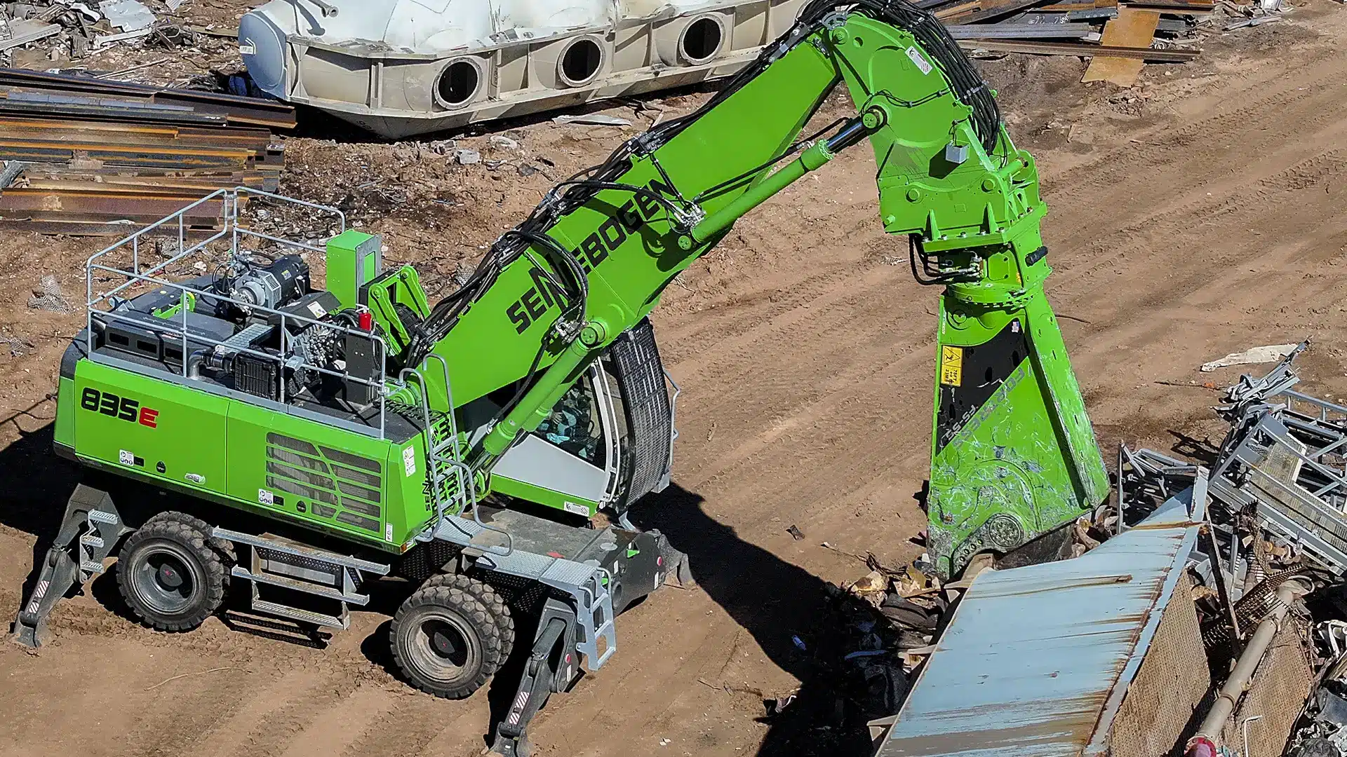 Fortress FS-55 on a Sennebogen Vario Tool 835E in a scrap yard