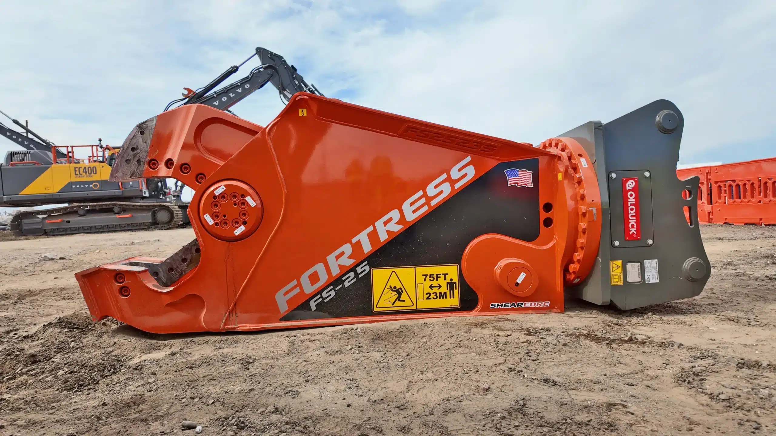 Fortress FS-25 with integrated OilQuick bracket