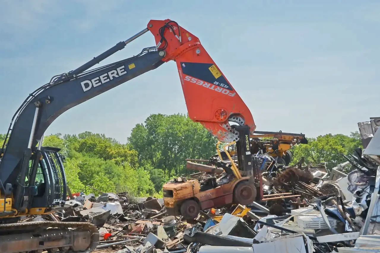 Fortress FS-45 working in a scrap yard
